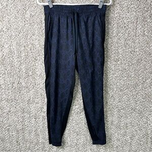 Athleta Pants Women’s 6 Navy Blue &‎ Black Python Snake Print Brooklyn Jogger